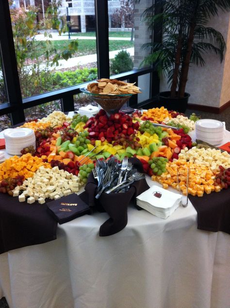 all the fruit and cheese you could ever want, wedding appetizers :) ** Appetizer for after ceremony??? Appetizer Display, Cheese Table, Cheese Display, Wedding April, Appetizers Table, Food And Snacks, Wedding Appetizers, Fruit Skewers, Fruit Displays