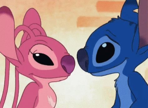 Stitch Angel GIF - Stitch Angel Kisses - Discover & Share GIFs Angel Stitch, Disney Gifs, Lilo Y Stitch, Film Anime, Lilo Et Stitch, Stitch And Angel, Love Stitch, Pinturas Disney, Lilo Stitch