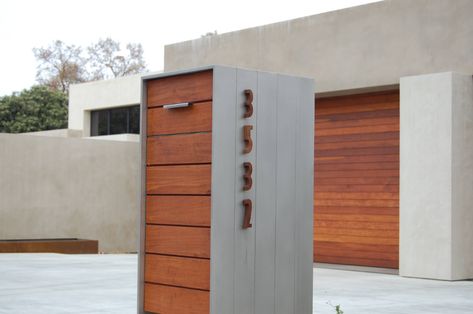 Wycliffe Residence - Contemporary - Exterior - Sacramento - by miller design | Houzz Modern Mailbox Design, Mid Century Modern Mailbox, Contemporary Mailboxes, Wooden Mailbox, House Numbers Diy, Mailbox Ideas, Contemporary Entryway, Contemporary Stairs, Architectural Mailboxes