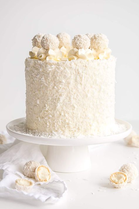 Coconut Almond Cake, Raffaello Cake, Amaretto Cake, Bake Ideas, Cake Coconut, Yoghurt Cake, Coconut Custard, Salty Cake, Meringue Buttercream