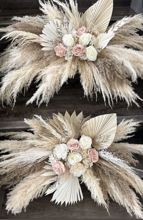 Boho 18th Birthday Party Ideas, Boho Arch Flowers, Boho Floral Centerpieces, Pampas Display, Weddings Decorations Elegant Romantic, Boho Decorations Diy, Church Wedding Flowers, Birthday Cocktails, Wedding Shower Decorations