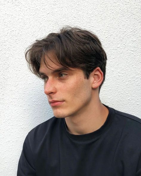 Short Hair Curtains Men, Mens Classy Hairstyles, Male Haircut Inspo Straight Hair, Short Hair Men Middle Part, Men Hairstyles Middle Part, Simple Haircuts For Men, Medium Length Guy Hair, Clean Guy Haircut, Best Middle Part Hairstyles Men