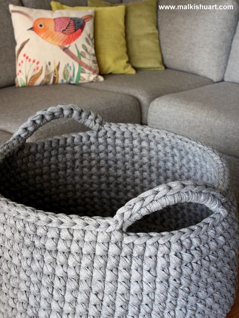 T Shirt yarn crochet basket A perfect storage solution :) Tshirt Yarn Basket, Crochet Basket Pattern Free, Crochet Storage Baskets, Floor Baskets, Tshirt Yarn, Crochet Baskets, Crochet Storage, Crochet T Shirts, Basket Pattern