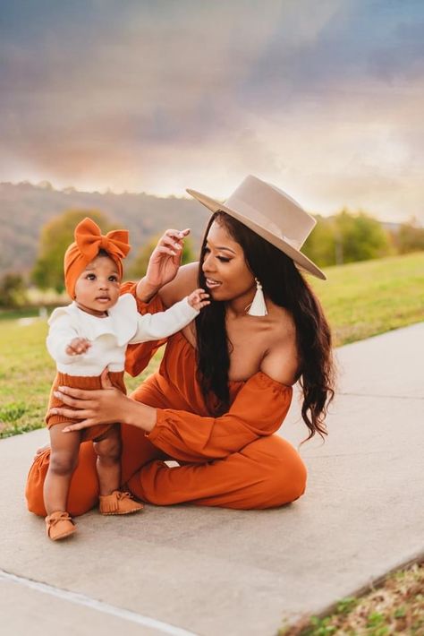 Mommy And Me Photo Shoot Black Women, Mommy Daughter Photography, Mommy Daughter Photoshoot, Newborn Shoots, Daughter Photoshoot, Daughter Photography, Mommy And Me Photo Shoot, Creative Photoshoot, Mommy And Son