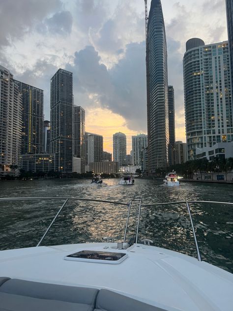 Miami Plane View, Miami Asthetic Picture, Miami Penthouse Aesthetic, Miami Boat Aesthetic, Miami Luxury Aesthetic, Miami Yacht Aesthetic, Miami Trip Aesthetic, Miami Summer Aesthetic, Miami Lifestyle Aesthetic