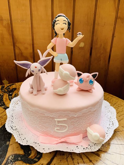 Pink Pokemon Cake, Jigglypuff Cake, Birthday Cake Pokemon, Cake Pokemon, Pokemon Pink, Pokemon Themed Party, Pokemon Birthday Cake, Pokemon Jigglypuff, Pokémon Party