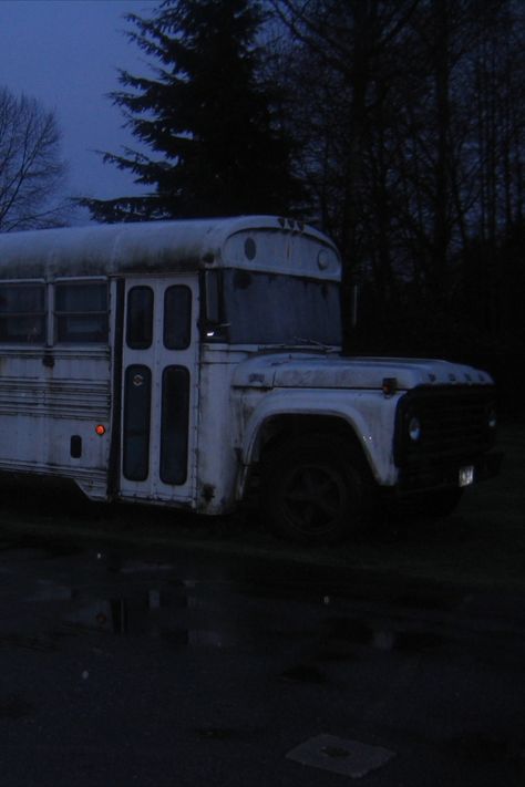 Old beaten up white schoolbus in the evening School Bus Graveyard Aesthetic, Abandoned School Bus, Creepy School, School Graveyard, Nightmare Realm, Zombie School, Bus Aesthetic, Zombie Bear, Midnight Society