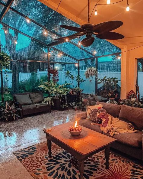 What Is a Lanai? A Room Originating From Hawaii Balconies Design. Home Decor Ideas, Lanai Decorating Ideas, Florida Room Decor, Lanai Decorating, Lanai Room, Small Porch Decor, Florida Lanai, Patio Balcony Ideas, Lanai Design