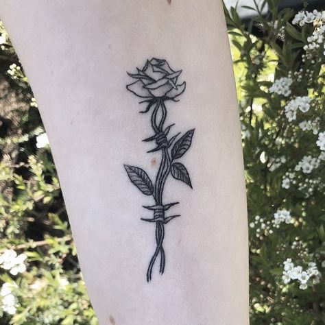 Small Barbwire Tattoo, Barbwire Flower Tattoo, Barbwire Rose Tattoo, Barbwire Tattoo Womens, Grunge Rose Tattoo, Barbed Wire Rose Tattoo, Barbwire Tattoo, Rose Tattoo Stencil, Simple Rose Tattoo