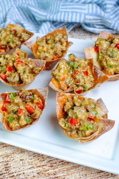 Cheesy Sausage Wonton Cups, Sausage Wonton Appetizers, Sausage Stars, Wonton Appetizers, Wonton Wrapper Recipes, Football Party Foods, Wonton Cups, Meat Appetizers, Wonton Wrappers