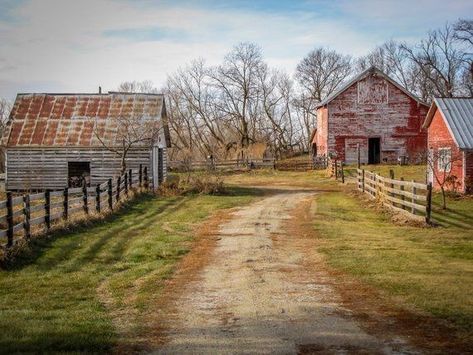 Simplicity is Happiness Red Barn Photos, Barn Photography, Barn Pictures, Country Barns, Barn Painting, Country Landscape, Farm Photo, Barn Decor, Farm Art