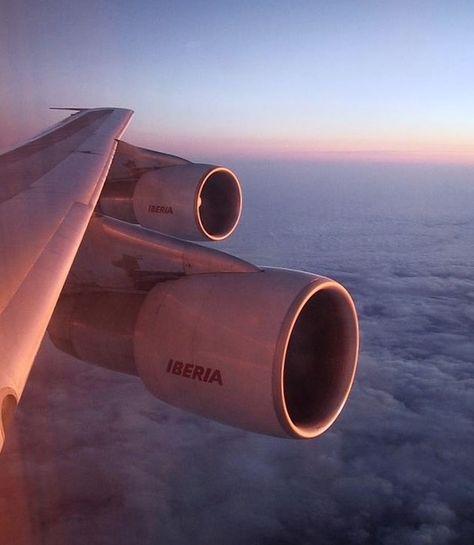 Iberia 747 Sunrise Iberia Airlines, Airplane Outfit, 747 Airplane, Jumbo Jet, Vintage Airline, Vintage Airlines, Window Seats, Boeing 747, Cabin Crew