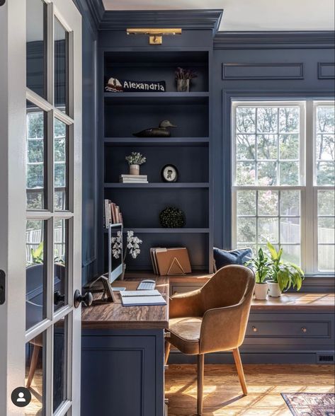 Home Office Navy, Built In Desk And Shelves, Office Built Ins, Navy Blue Walls, Open Bookshelves, Home Office Inspiration, Small Home Offices, Office Guest Room, Home Library Design