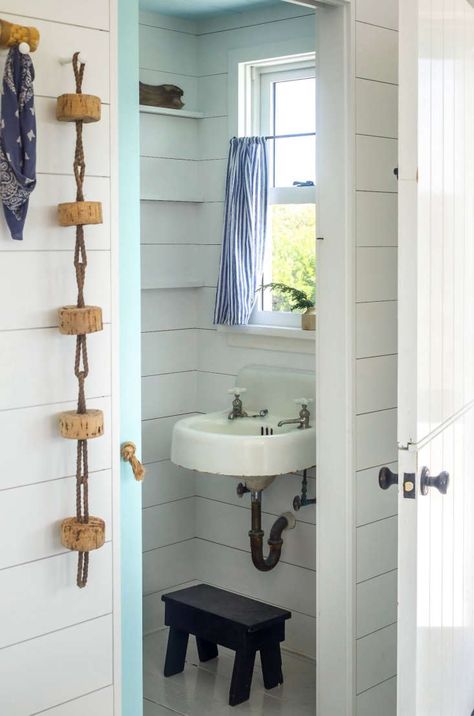 Beach Cottage Design, The Life Aquatic, Cape Cod Cottage, Cottage Bathroom, Cape House, Life Aquatic, Cottage Kitchens, Seaside Cottage, Beach Shack