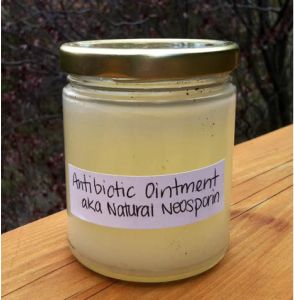 Make Your Own Natural Antibiotic Ointment – Simple Recipe! | Wake Up World Antibiotic Ointment, Natural Antibiotic, Herbal Remedies Recipes, Natural Healing Remedies, Natural Antibiotics, Diy Remedies, Natural Therapy, Natural Diy, Natural Health Remedies