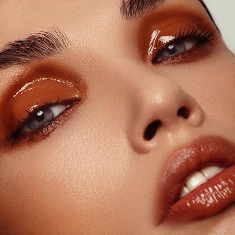 Gefällt 347 Mal, 14 Kommentare - Makeup54 (@makeup54) auf Instagram: „Caramel gloss and cocoa balmed lips @makeup54 The stunning Dawa @backindacloud @profilemodels for…“ High Fashion Makeup Editorial, Make Up Color, Matte Make Up, Glossy Eyes, High Fashion Makeup, Glossy Makeup, Photoshoot Makeup, Spark Creativity, Looks Party