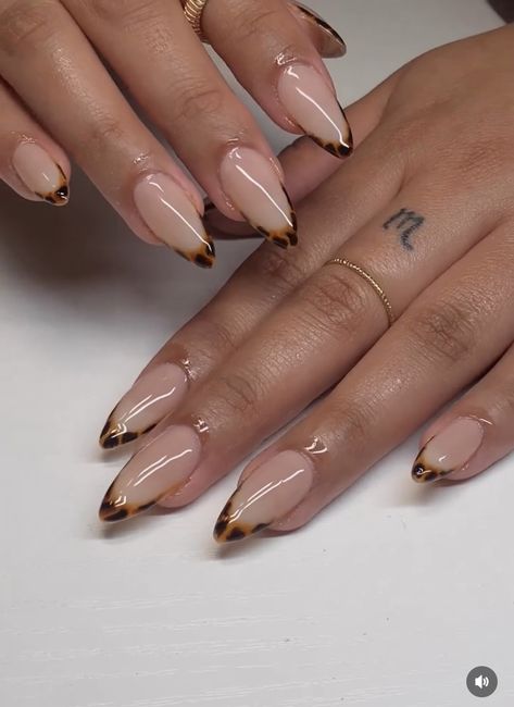 Luxury Almond Nails, Almond Gel Nails Ideas Classy, Nails Fall Almond, Autumn 2024 Nails, Tortoise Tip Almond Nails, Brown French Tip Nails Almond Chrome, Tortoise Shell French Tip Nails, Rich Nails, Thanksgiving Almond Nails