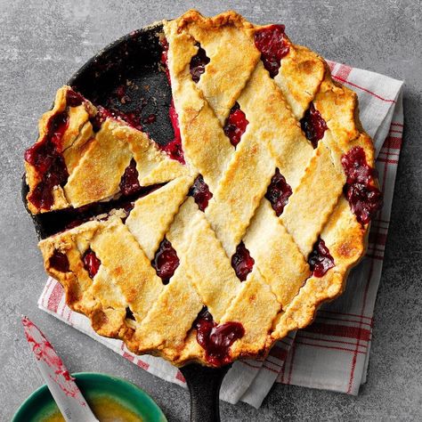 Berry-Apple-Rhubarb Pie Apple Rhubarb Pie, Bumbleberry Pie, Mixed Berry Pie, Strawberry Pie Recipe, Favorite Pie Recipes, Raspberry Rhubarb, Blackberry Pie, Slab Pie, Strawberry Rhubarb Pie