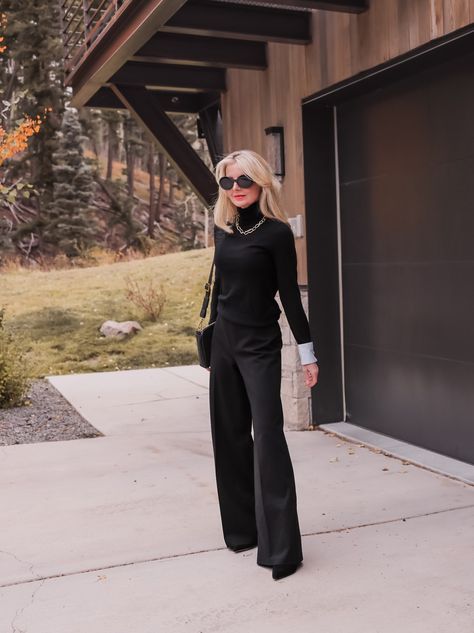 Why EVERY Woman Needs These Slimming Black Pants! Busbee Style, Black Slim Pants, Loose Fitting Pants, Packing Clothes, Her Closet, Chic Sweaters, All Black Outfit, Black Trousers, Parisian Chic