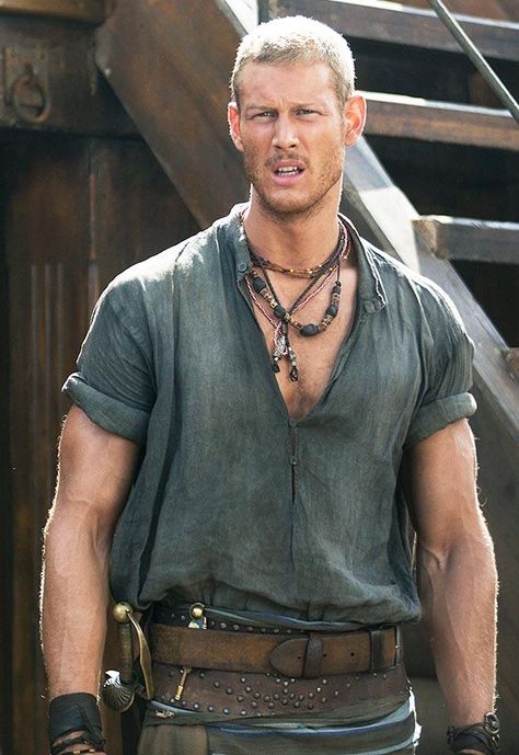 Black Sails: Is Billy Dead? Black Sails Starz, Spanish Treasure, Billy Bones, Tom Hopper, Captain Flint, Toby Stephens, Pirate Outfit, Black Sails, Age Of Empires