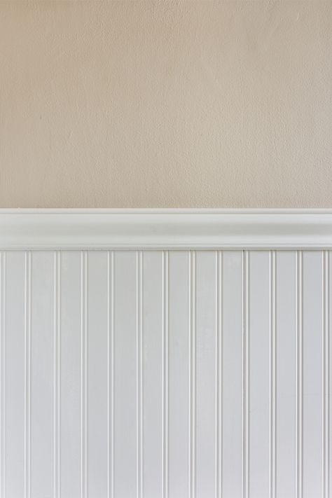 10 Gorgeous Wainscoting Styles that You Want in Your House – Sunlit Spaces | DIY Home Decor, Holiday, and More Wainscoting Hallway Entryway, Beadboard Half Wall Kitchen, Bead Board Half Wall, Beadboard Half Wall Bedroom, Half Wall Moulding, White Wall Room, Wall House Design, Half Wall Molding, Elegant Modern Dining Room