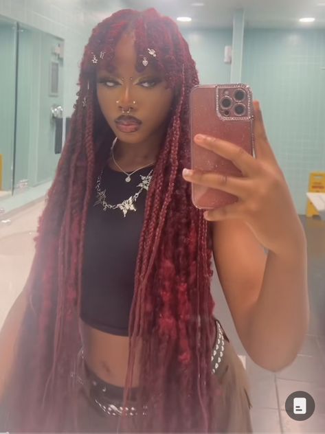 Dreadlock Hairstyles With Bangs, Jaded Braids With Bangs, Butterfly Locs Bangs, Bangs With Beads, Alt Black Woman Hairstyle, Rockstar Braids, Butterfly Locs With Bangs, Red Braids Black Women, Red Butterfly Locs