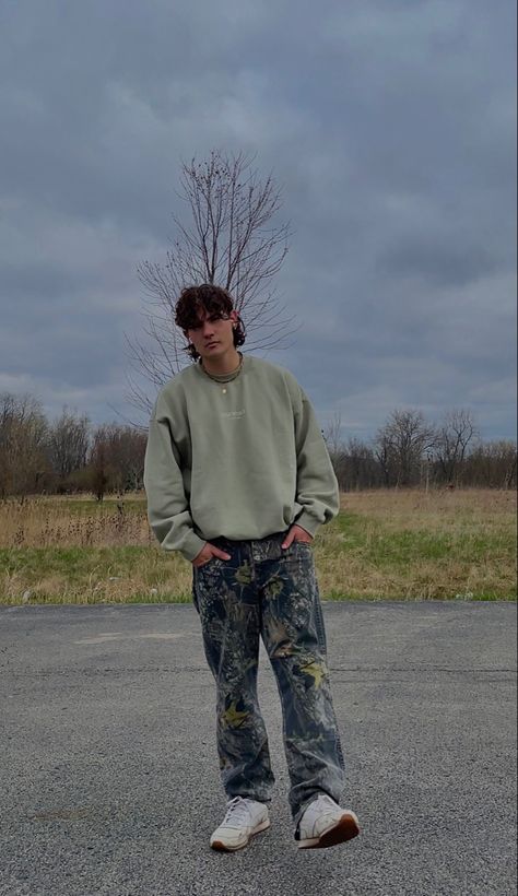 Men’s Camo Pants Outfit, Real Tree Pants Outfit Men, Real Tree Camo Pants Outfit Men, Camo Cargo Pants Outfit Men, Realtree Camo Pants Outfit, Real Tree Camo Pants Outfit, Real Tree Outfit, Style Camo Cargo Pants, Camo Pants Outfit Men