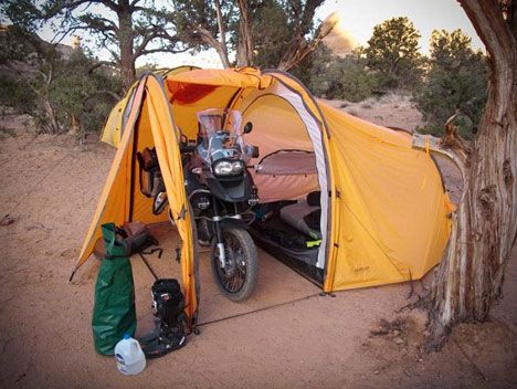 Motorcycle Tent, Motorcycle Camping Gear, Bike Motor, Мотоциклы Cafe Racers, Best Tents For Camping, Motorcycle Camping, Cabin Tent, Tent Design, Motorcycle Travel