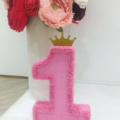 One Piñata Number, Disney Princess Theme Birthday Party, Princess First Birthday, First Birthday Cupcakes, First Birthday Balloons, Birthday Pinata, 1st Birthday Girl Decorations, Princess Theme Birthday, Princess Theme Birthday Party