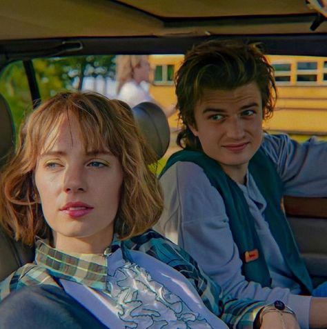 Robin Y Steve, Scoop Troop, Robin Steve, Millie Bobby Brown Movies, Robin Buckley, Stranger Things 3, Maya Hawke, Stranger Things Steve, Stranger Things Have Happened