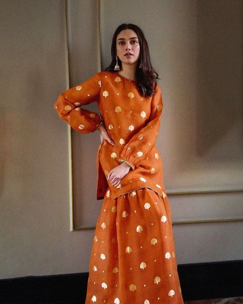 RAW MANGO on Instagram: “Actress Aditi Rao Hydari in our ‘Preeta' woven organza kurta and 'Asha' garara featuring all-over peacock buta and kiran highlights from…” Indian Wedding Dresses For Women, Orange Sharara, Trending Wedding Dresses, Organza Kurta, Royal Lineage, Wedding Dresses For Women, Aditi Rao Hydari, Desi Fits, Black Lace Gown