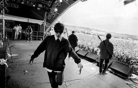 Oasis Live Forever, Oasis Album, Oasis Live, Oasis Music, Definitely Maybe, Oasis Band, Liam And Noel, Idle Hands, Liam Gallagher