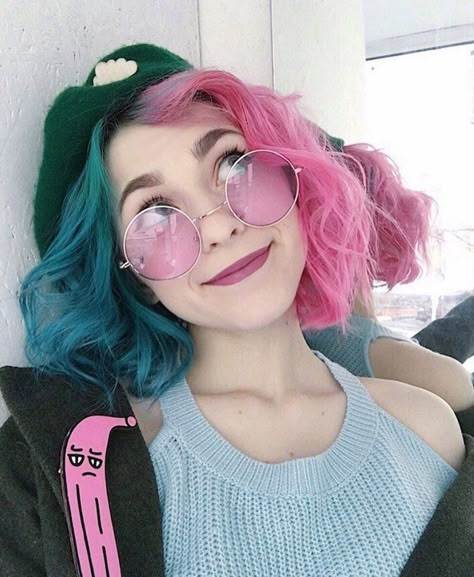 Aurora “Pink” would dye her hair half blue and half pink Modeling Poses, Girl Hair Colors, Drawing Hair, Hair Drawing, Model Pose, Drawing Portrait, Hair Reference, Rainbow Hair, Beautiful Drawings