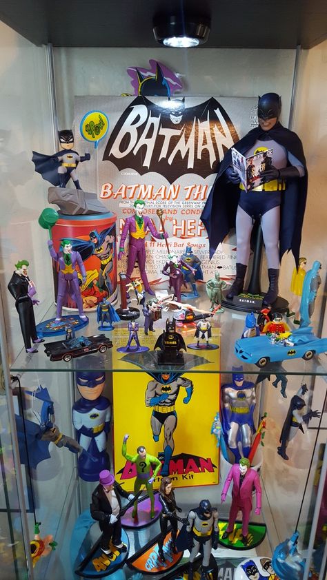 Batman Collection Display, Batman Ideas, Bardock Super Saiyan, Toy Collection Display, Batman Collection, Dc Collection, Display Room, Batman Collectibles, Batman Drawing