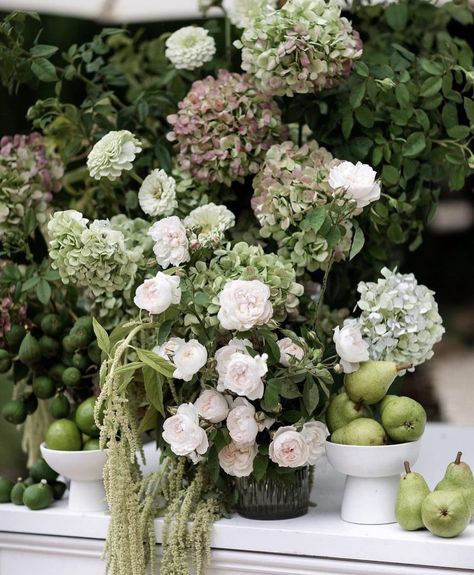 Antique Hydrangea Wedding, Hydrangea Wedding Decor, Bar Florals, Bar Flowers, Stylist Photography, Modern Floral Wedding, Indian Ceremony, Reception Florals, Fall Hydrangea