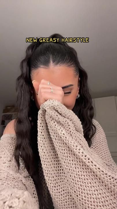 Aslı on TikTok Hottest Hairstyles, Two Braid Hairstyles, Rotating Curling Iron, Greasy Hair, Y2k Hairstyles, Hairstyle Idea, Bouncy Hair, Greasy Hair Hairstyles, Hair Tutorials For Medium Hair