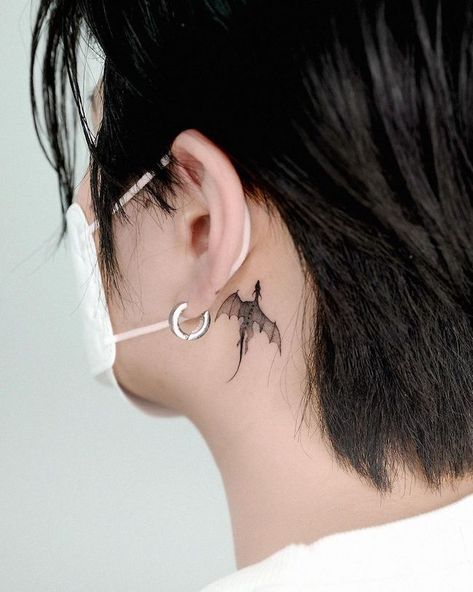 Dragon Tattoo For Women Behind Ear, Dragon Tattoos Behind The Ear, Tiny Dragon Tattoo Behind Ear, Behind Ear Tats Black Women, Small Black Dragon Tattoo, Hidden Dragon Tattoo, Small Dragon Tattoo Behind Ear, Ear Tattoo Dragon, Behind The Ear Dragon Tattoo