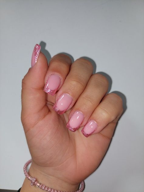 Short Square Acrylic Nails Glitter Tips, Colored Glitter French Tips, Pink With Glitter Tips Nails, Pink Sparkly Tip Nails, Glitter Pink Tip Nails, Pink Nails With Sparkle Tips, Pink French Tips Glitter, Pink Nails With Glitter French Tip, Short French Tip Acrylic Nails Design Pink Glitter