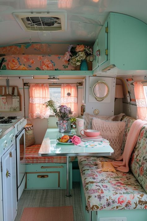 15 Small Camper Interior Ideas For Your Inspiration! - My Decor Inspo Camper Design Ideas, Shabby Chic Campers, Small Camper Interior, Hippie Camper, Vintage Trailer Interior, Camper Design, Caravan Makeover, Carros Vintage, Vintage Camper Remodel