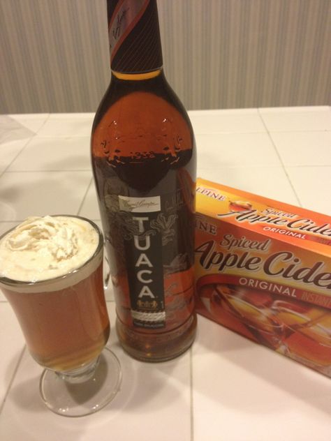 Apple Pie Drink Alcohol, Cider Alcohol Drinks, Apple Cider Alcohol, Apple Pie Drink, Girl Glasses, Creative Cocktails, Spiced Apple Cider, Drink Mixes, Christmas Foods