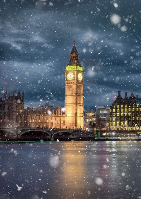 LONDON CHRISTMAS MAGIC! #london #christmas London Christmas Wallpaper, Christmas Wallpaper Iphone, London Snow, Iphone Images, Iphone Image, London Wallpaper, Christmas Tree Wallpaper, London Aesthetic, London Christmas