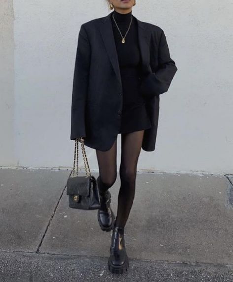 Bottega Outfit, Cute All Black Outfits, Alice Dellal, All Black Outfits, Office Jacket, Chique Outfit, Loafers Outfit, Autumn Trends, Into Fashion