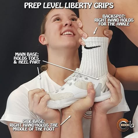 Cheer IQ on Instagram: “Closer look to a prep level liberty 🔥 . Check out this grip to understand it good and correct it with your group-stunt ☺️ . Tag your people…” Prep Liberty Stunt, Liberty Grips Cheer, Cheer Stunts Level One, Cheer Prep Stunt, Cheer Stunt Tips, Prep Level Cheer Stunts, Gameday Makeup, Easy Cheerleading Stunts, Easy Cheer Stunts