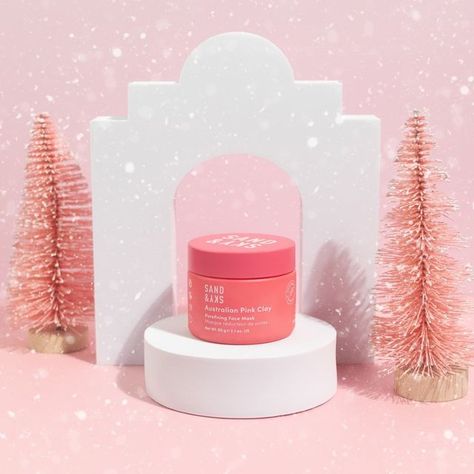 Product Photography Aesthetic, Christmas Aesthetic Pink, Creative Product Shoot, Christmas Product Photography, Aesthetic Pink Christmas, Pink Christmas Aesthetic, Product Photography Props, New Year Props, Christmas Skincare