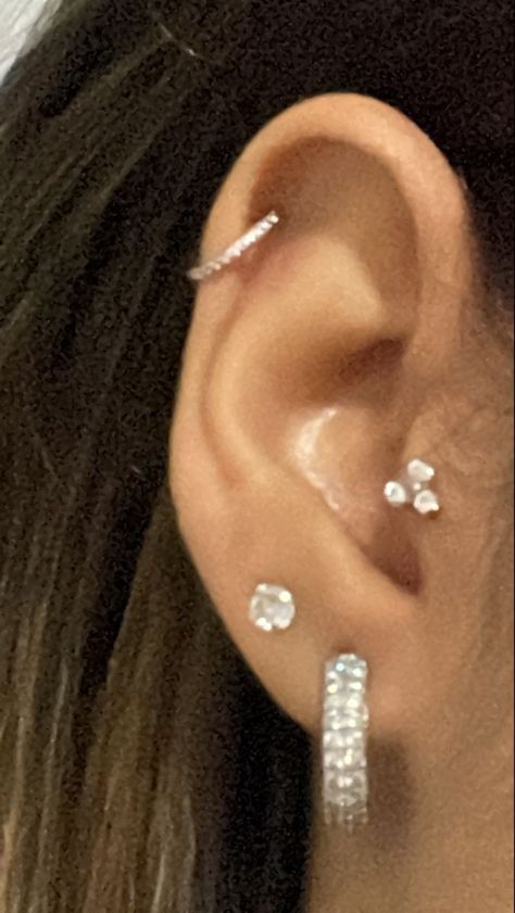 Ears Piercing Ideas Aesthetic, Ear Stacks, Ear Piercings Tragus, Cool Ear Piercings, Pretty Ear Piercings, Piercing Tragus, Cute Ear Piercings, Cute Piercings, Body Jewelry Piercing