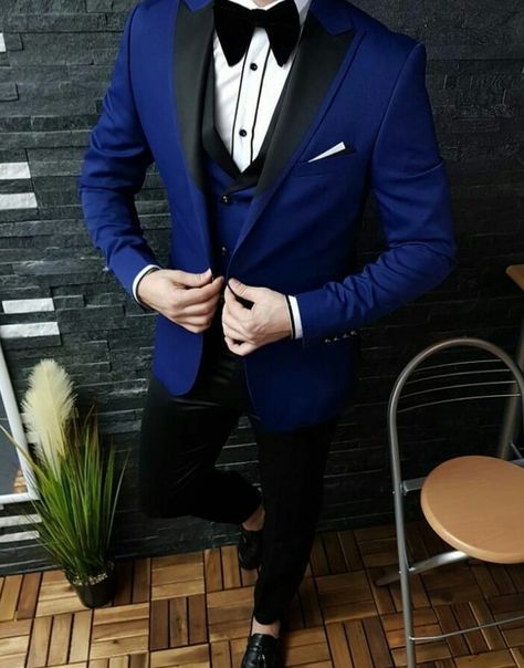 Designer Suits For Men Classy, Royal Blue Prom Suits, Navy Blue Suit Men, Blazer Outfits For Men, Mens Suits Wedding, Blue Prom Suit, Formals For Men, Wedding Suits Men Blue, Blue Groomsmen Suits