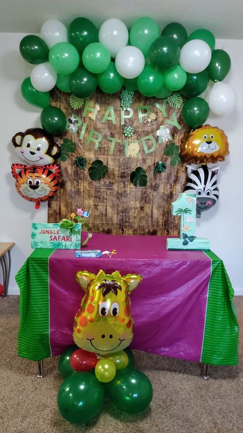 First Birthday Decorations At Home, Birthday Animal Theme, Home Jungle, Animal Theme Birthday, Jungle Safari Birthday, Birthday Decorations At Home, Jungle Theme Birthday, Safari Theme Birthday, First Birthday Decorations