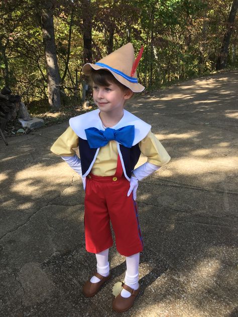 Pinocchio Costume Diy, Pinnochio Costume Diy, Pinocchio Costume, Childrens Halloween Costumes, Halloween Infantil, Book Week Costume, Up Theme, Italian Dress, Running Costumes