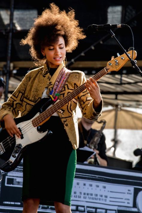 Black Female Bassist, Girl Bassist, Female Bassist, Esperanza Spalding, Newport Jazz Festival, Positive Mind Positive Vibes, Duke Ellington, Jazz Artists, Long Face Hairstyles