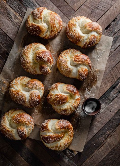 Pretzel Knots, Popover Recipe, Soft Pretzel Recipe, Pretzel Rolls, Hot Cheese, Homemade Soft Pretzels, Soft Pretzel, Pretzels Recipe, Food Appetizers